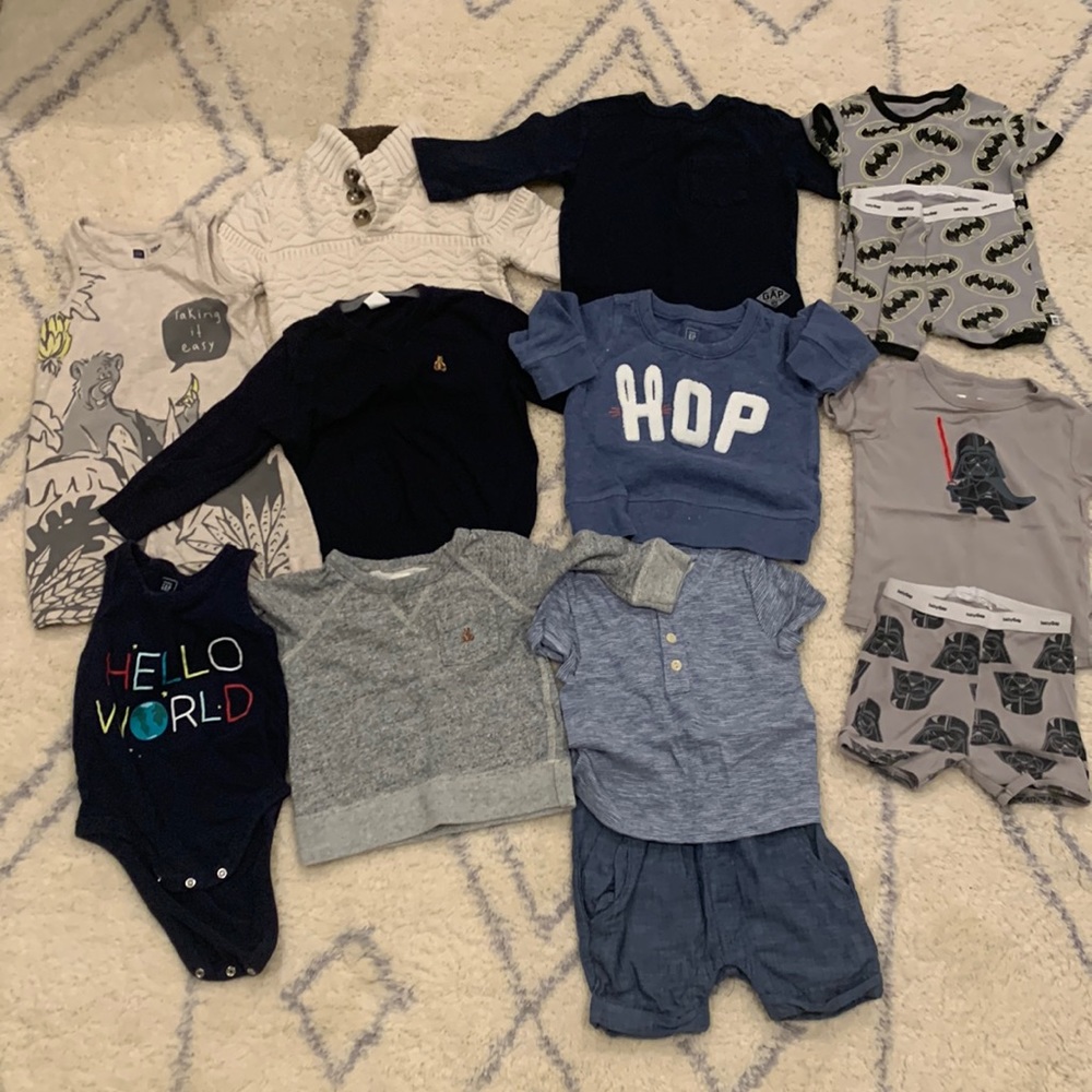 BABY GAP 12-18 month LOT OF BOYS CLOTHES